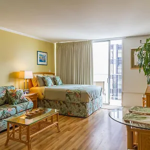 Apartment Tropical At Marine Surf Waikiki: Beachfront Oasis With Full Kitchen